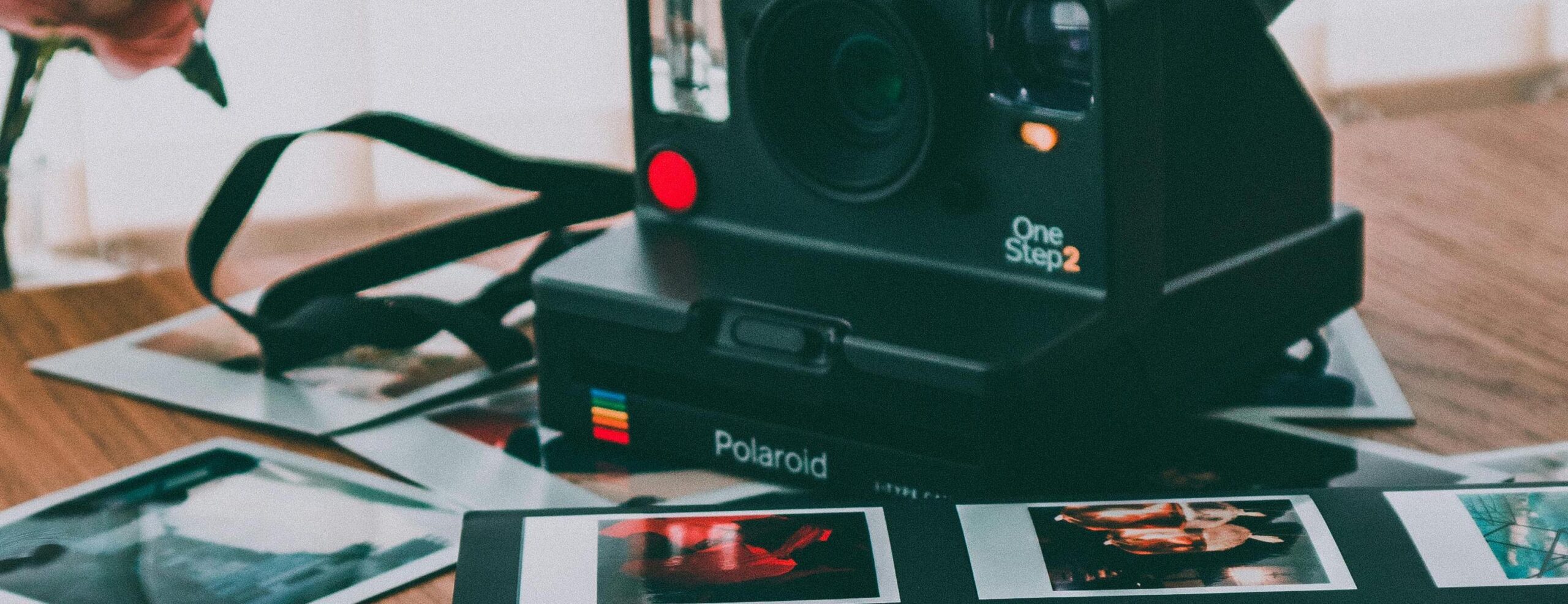 pexels-fotios-photos-2090881 polaroidauftisch