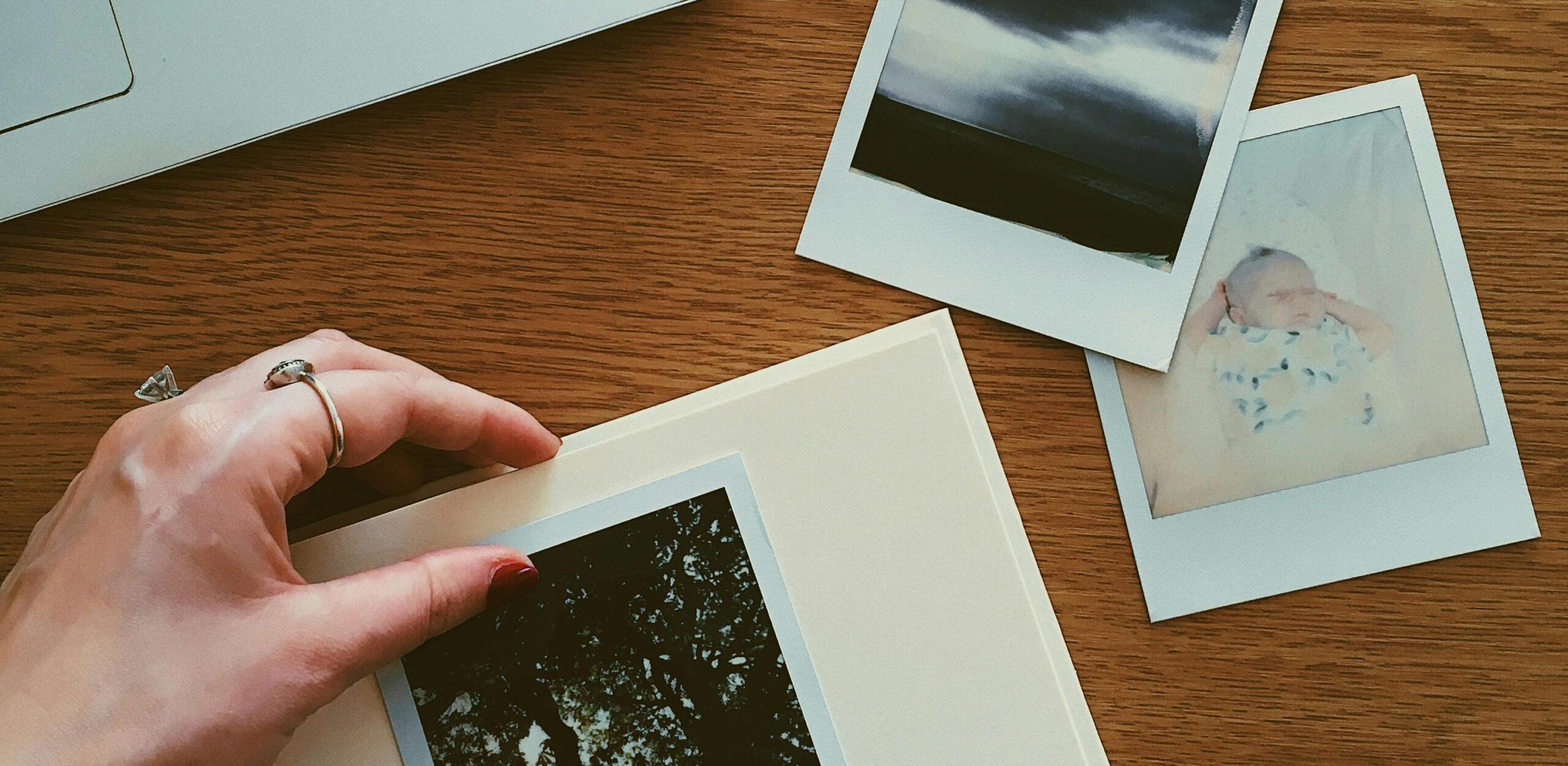pexels-fotios-photos-2769188 polaroidauftisch<br />